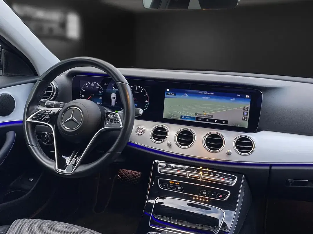 Mercedes-Benz E 300 - Thumbnail 9