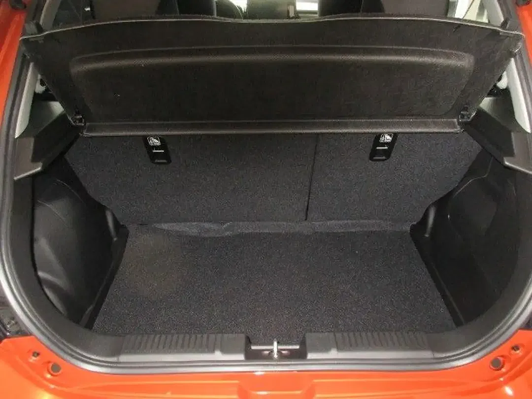 Suzuki Swift - Thumbnail 11