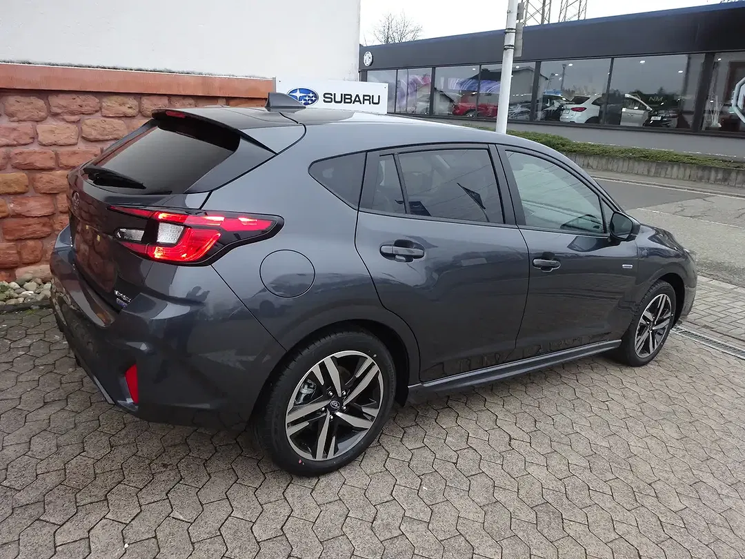 Subaru Impreza - Thumbnail 4
