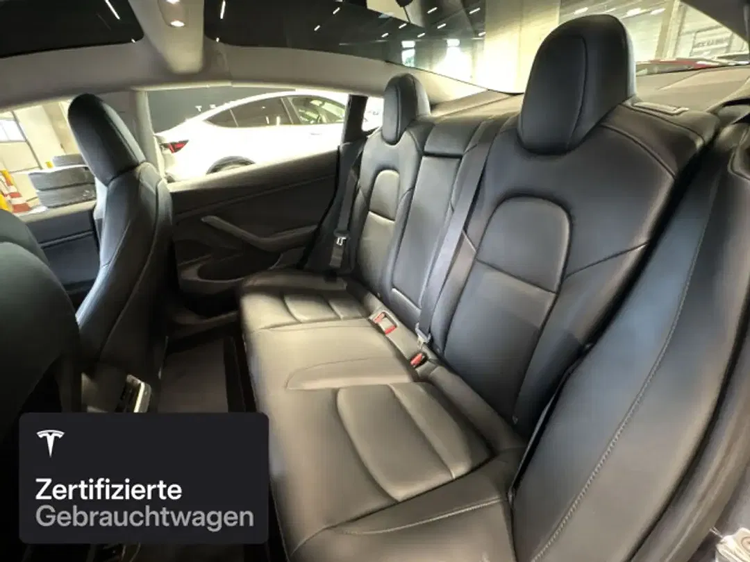 Tesla Model 3 - Thumbnail 12