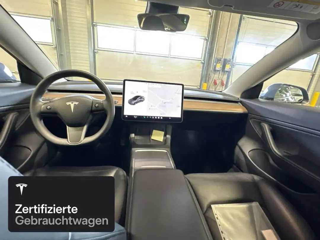 Tesla Model 3 - Thumbnail 14