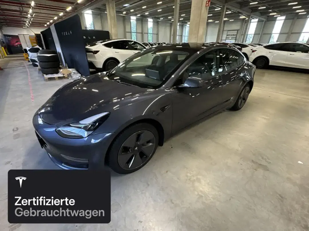 Tesla Model 3 - Thumbnail 2