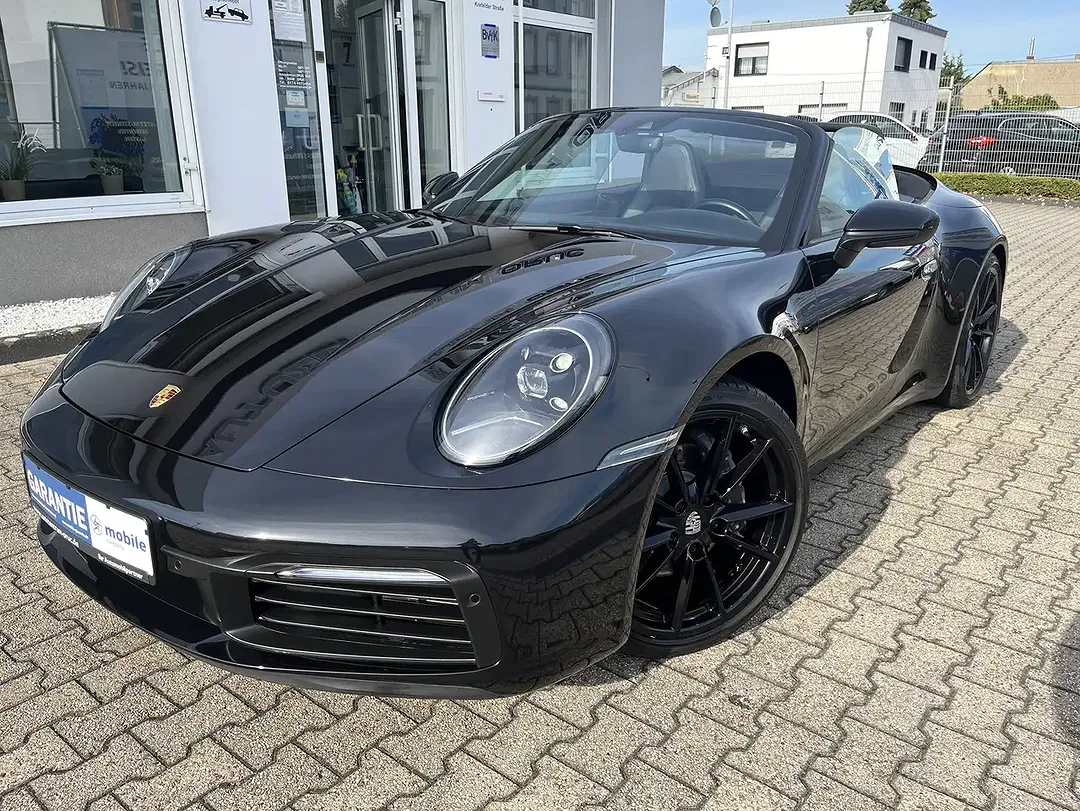 Porsche 992 - Thumbnail 3