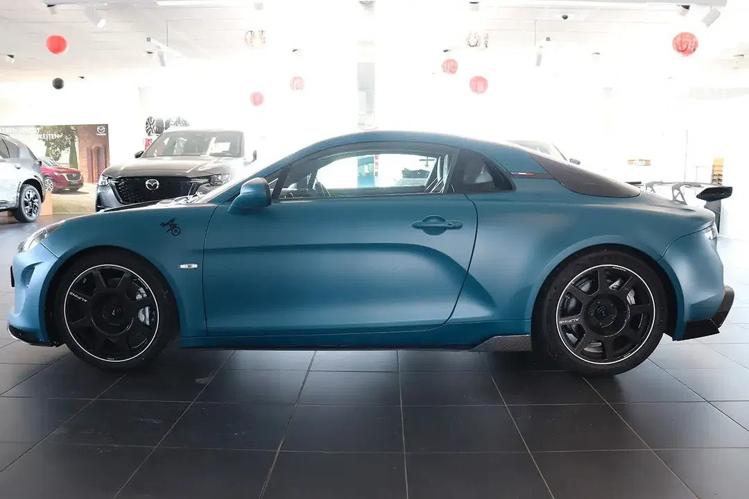 Alpine A110 - Thumbnail 2