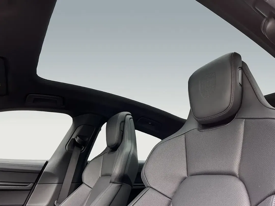 Porsche Taycan - Thumbnail 11