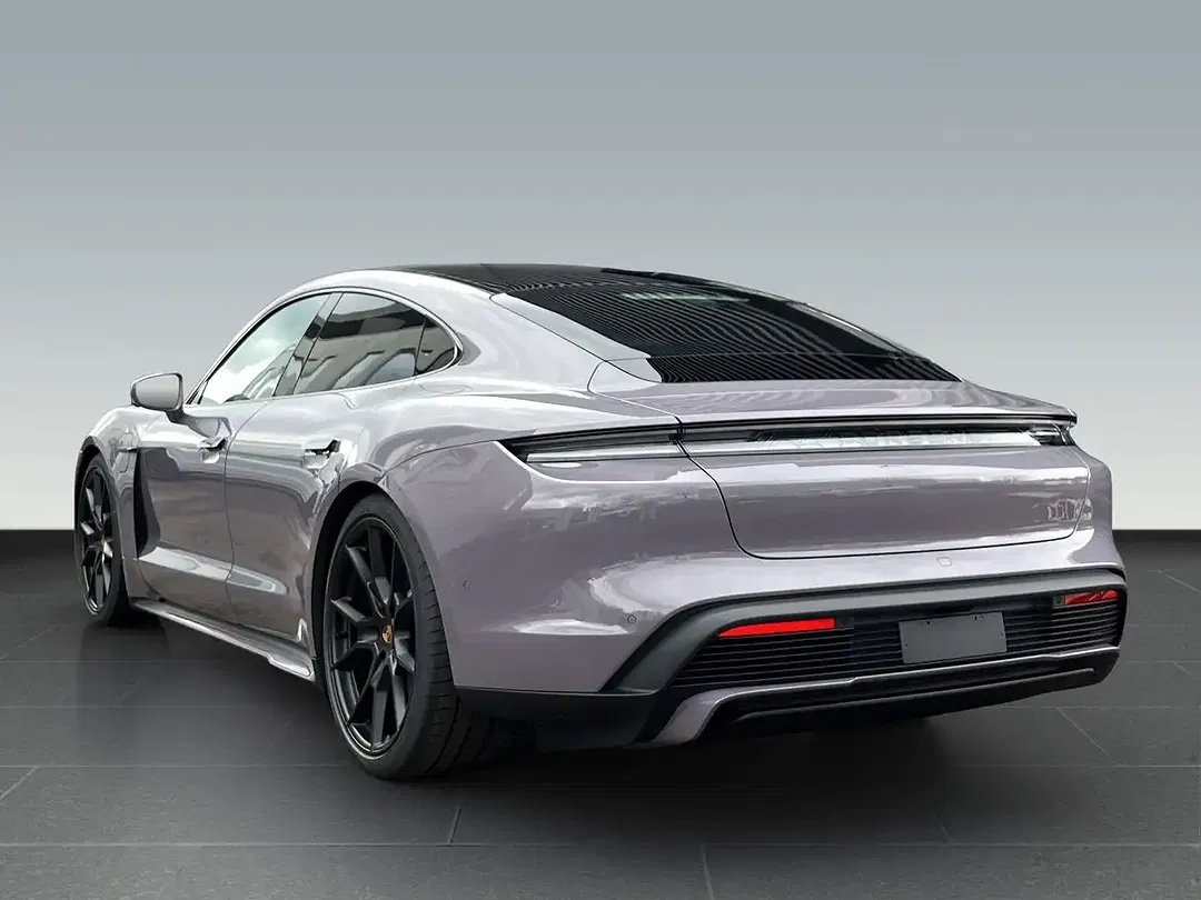 Porsche Taycan - Thumbnail 3