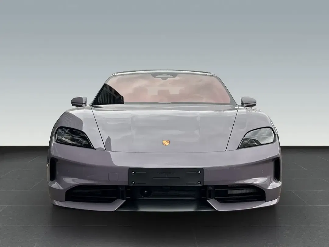 Porsche Taycan - Thumbnail 6