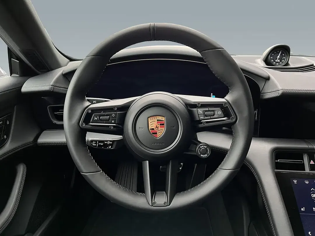 Porsche Taycan - Thumbnail 9