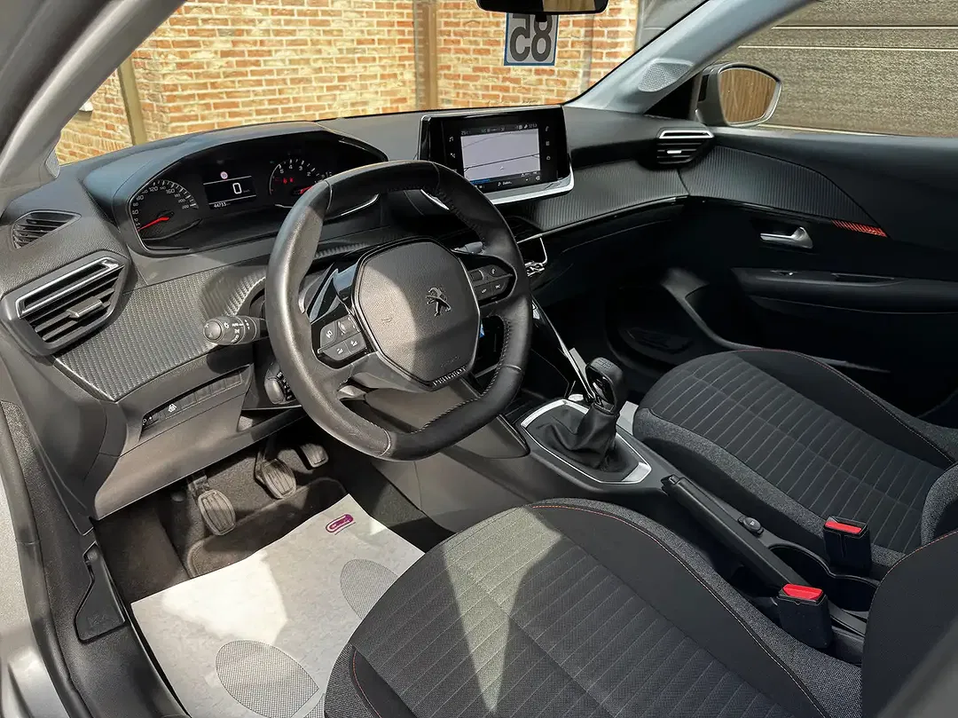 Peugeot 208 - Thumbnail 6