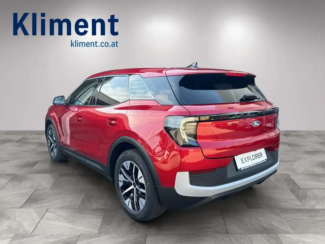 Ford Explorer - Thumbnail 3