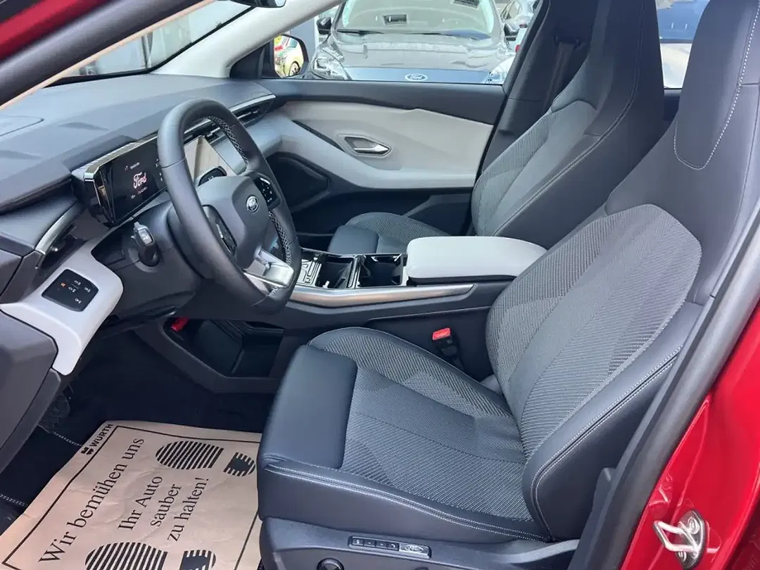 Ford Explorer - Thumbnail 5