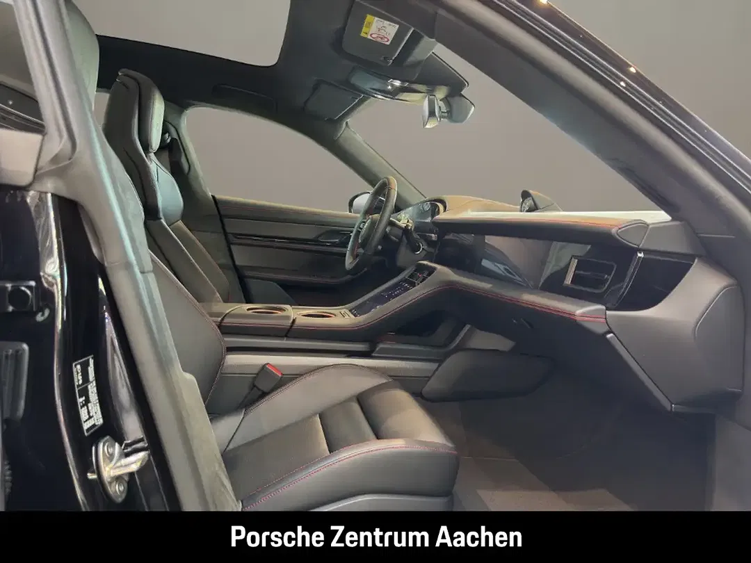 Porsche Taycan - Thumbnail 12