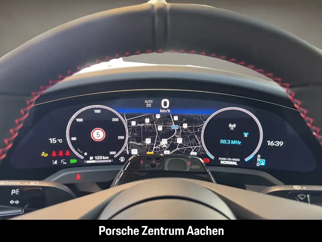 Porsche Taycan - Thumbnail 15