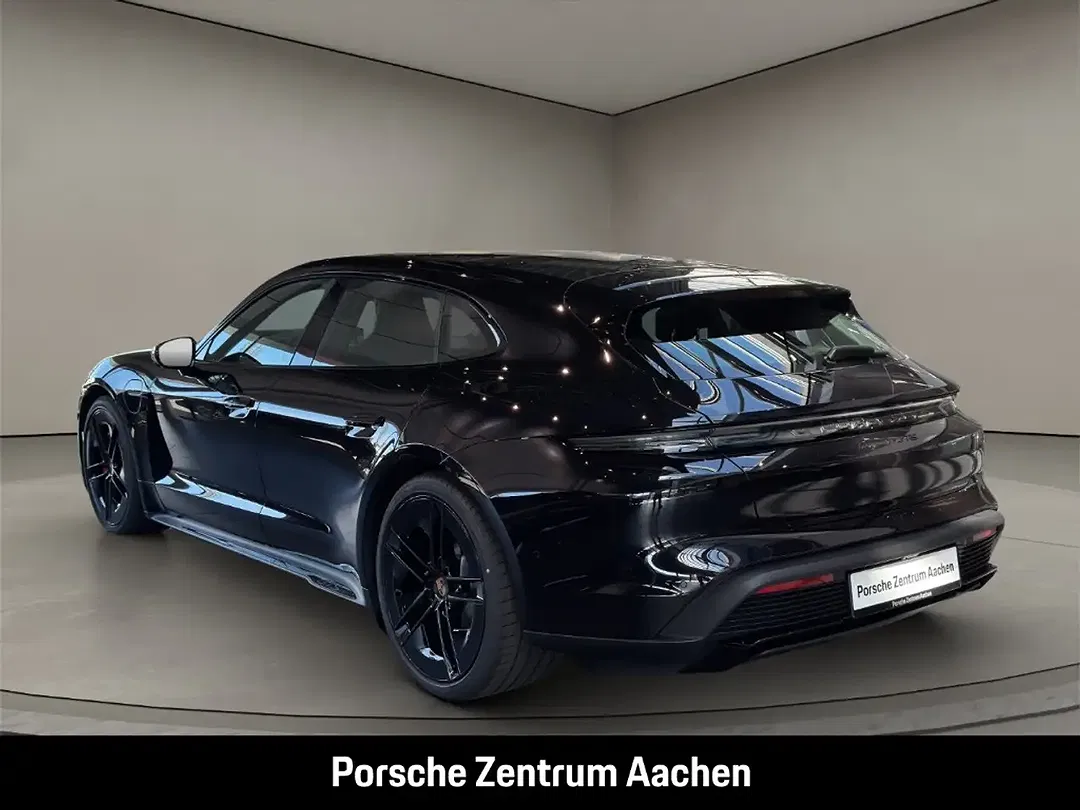 Porsche Taycan - Thumbnail 3
