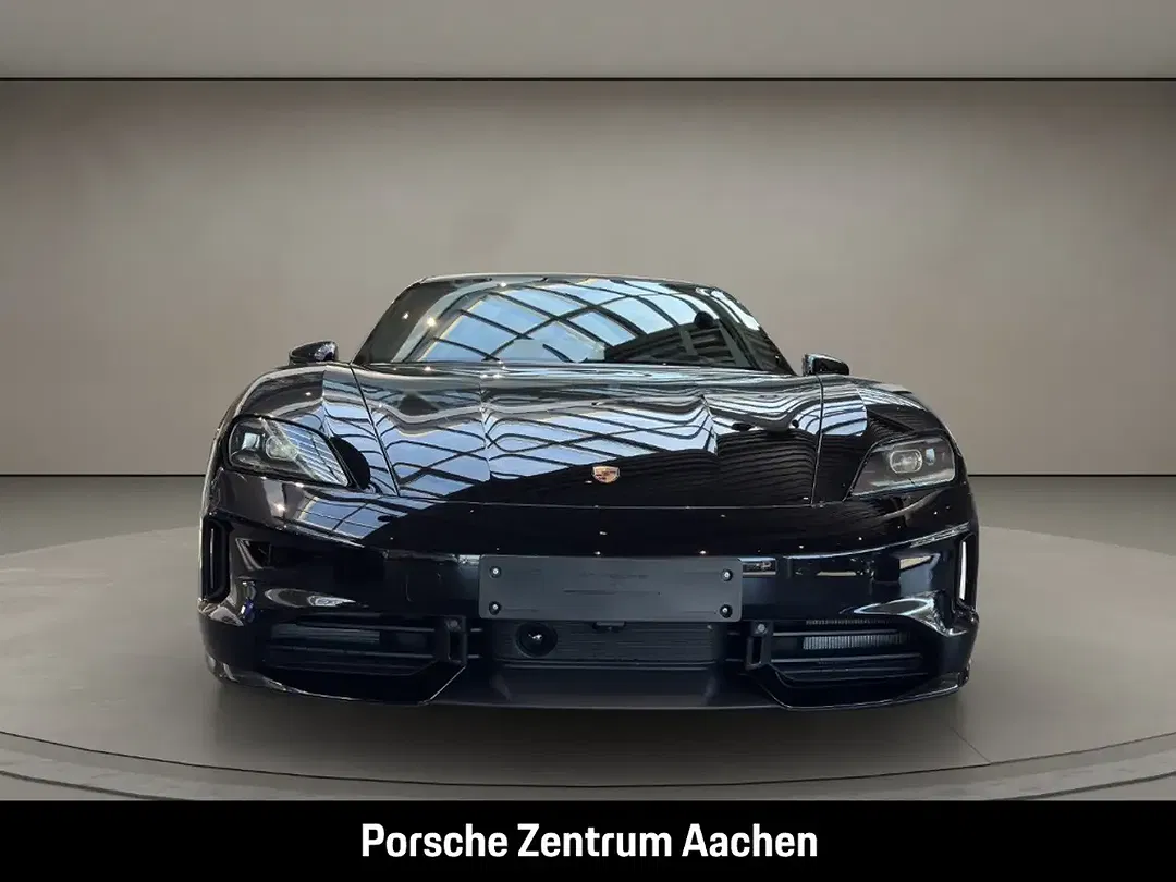 Porsche Taycan - Thumbnail 4