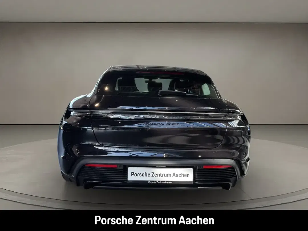 Porsche Taycan - Thumbnail 5