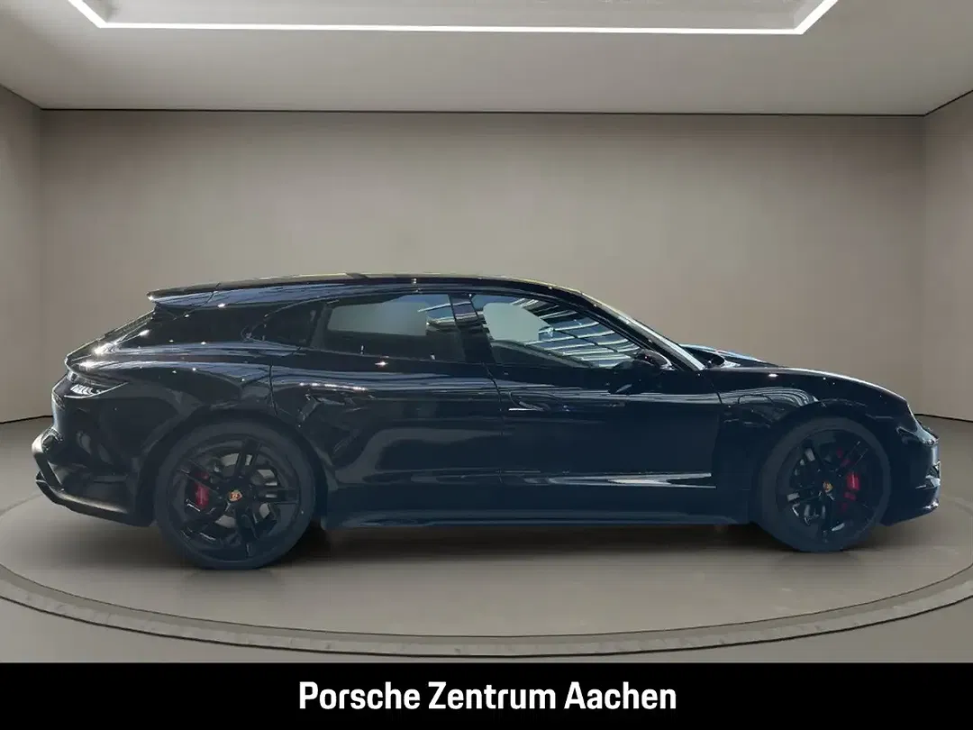 Porsche Taycan - Thumbnail 7