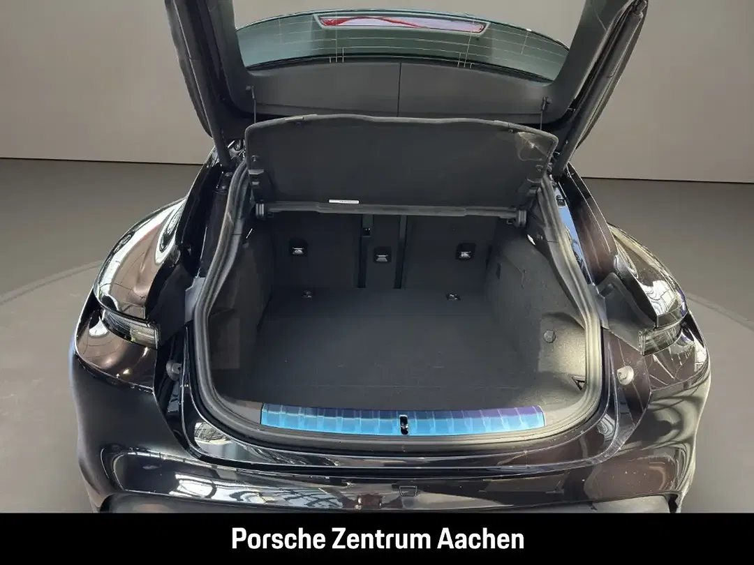 Porsche Taycan - Thumbnail 9