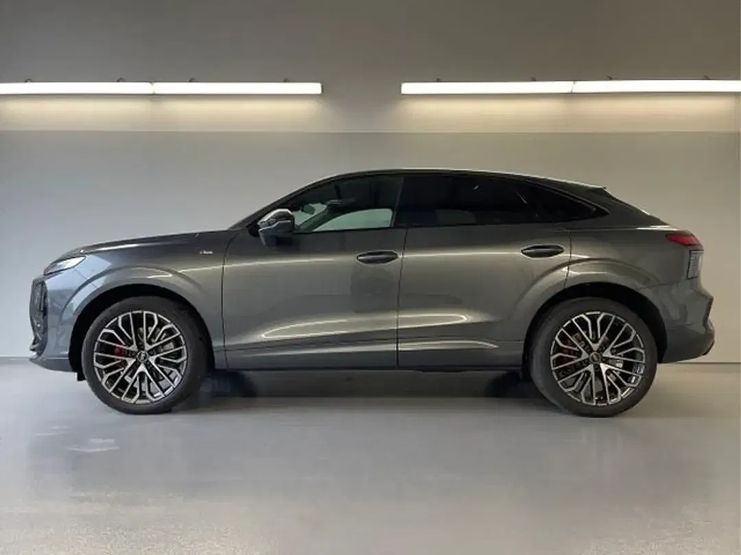 Audi Q3 - Thumbnail 3