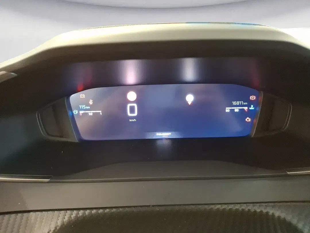 Peugeot 208 - Thumbnail 8