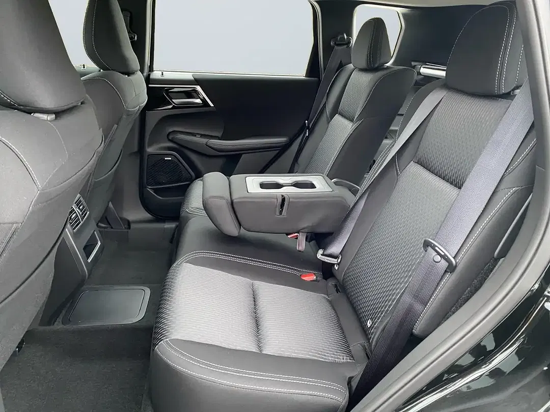 Mitsubishi Outlander - Thumbnail 11