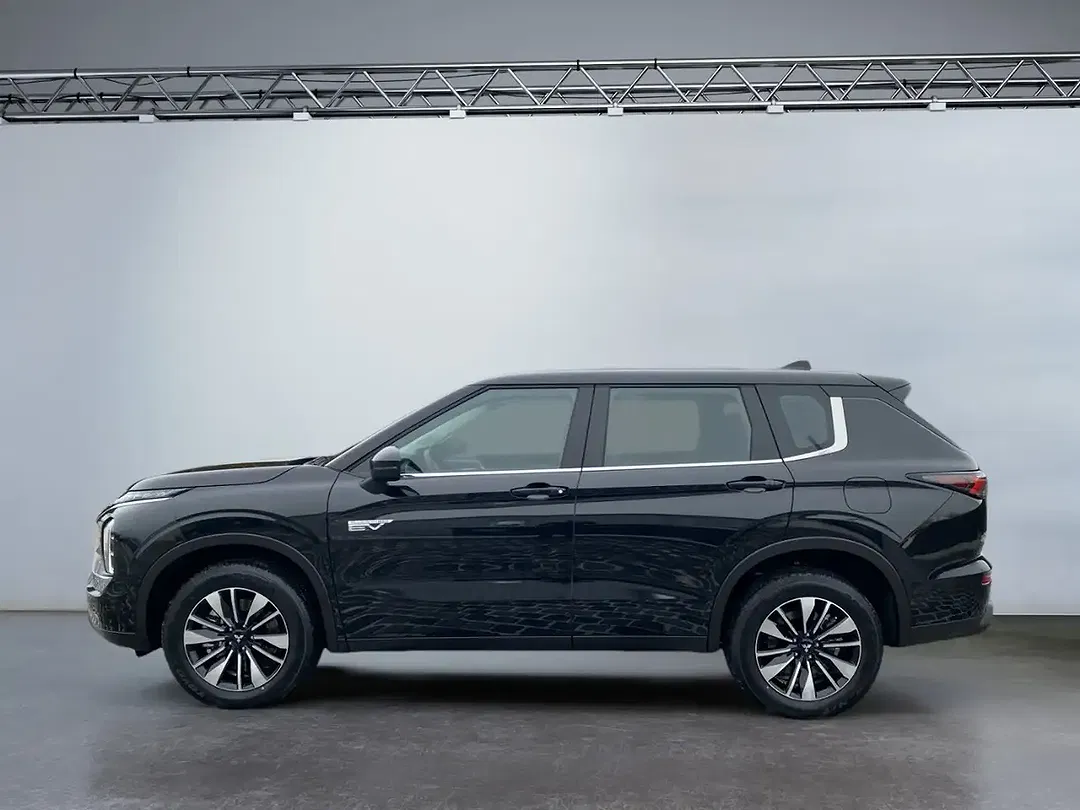 Mitsubishi Outlander - Thumbnail 3