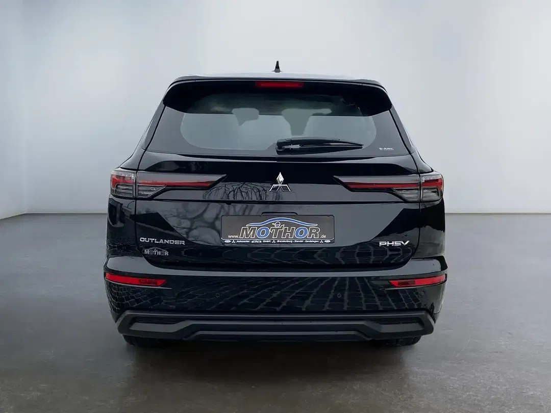 Mitsubishi Outlander - Thumbnail 5