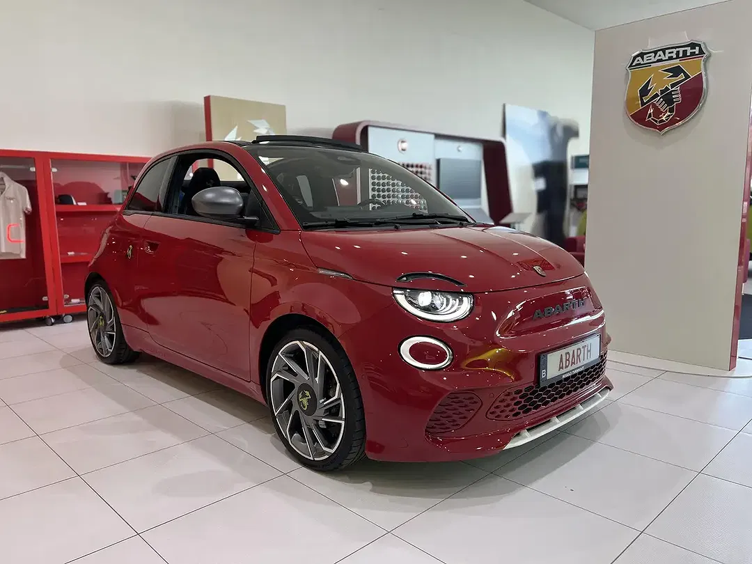 Abarth 500e - Thumbnail 3