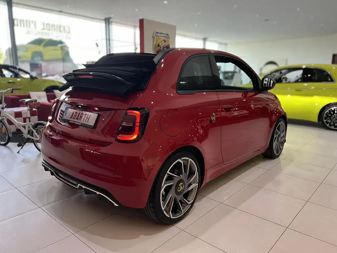 Abarth 500e - Thumbnail 4