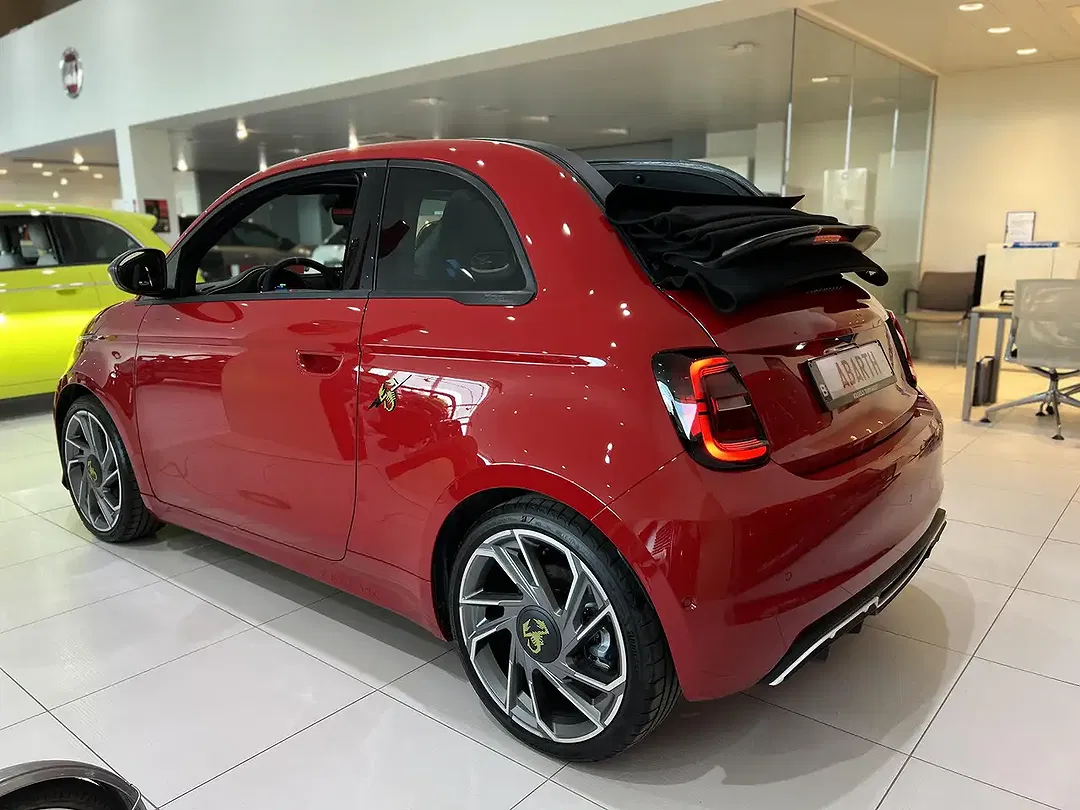 Abarth 500e - Thumbnail 5