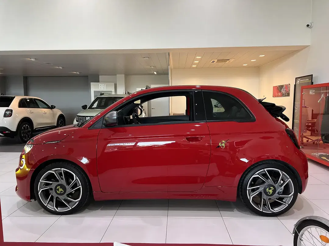 Abarth 500e - Thumbnail 6