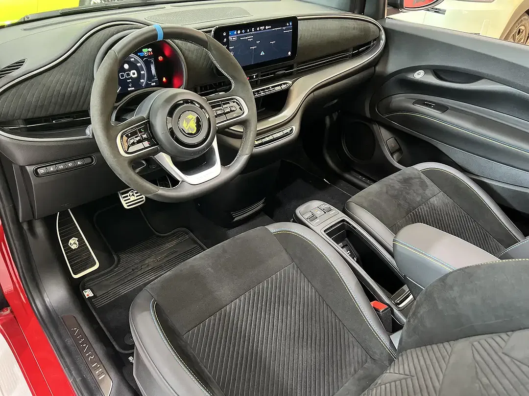 Abarth 500e - Thumbnail 8