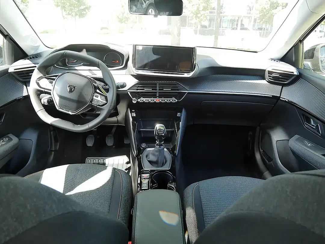 Peugeot 208 - Thumbnail 11
