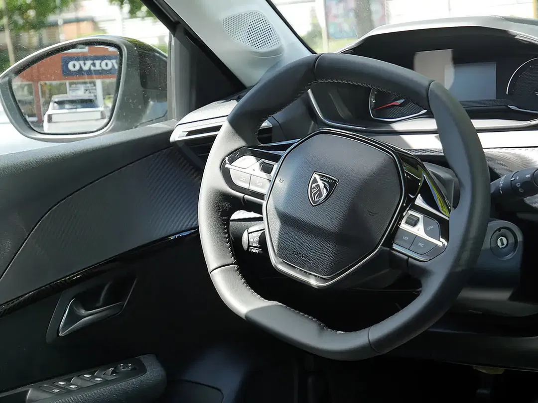 Peugeot 208 - Thumbnail 12