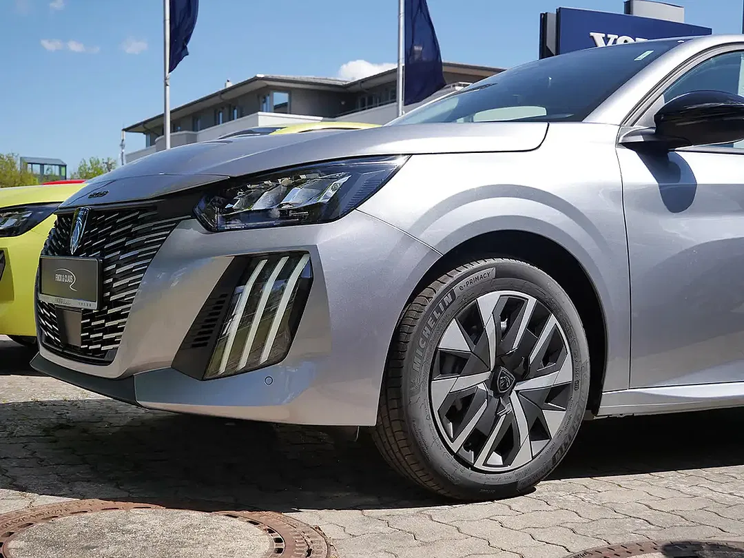 Peugeot 208 - Thumbnail 8