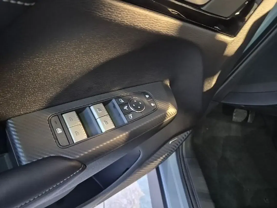Mitsubishi Outlander - Thumbnail 11