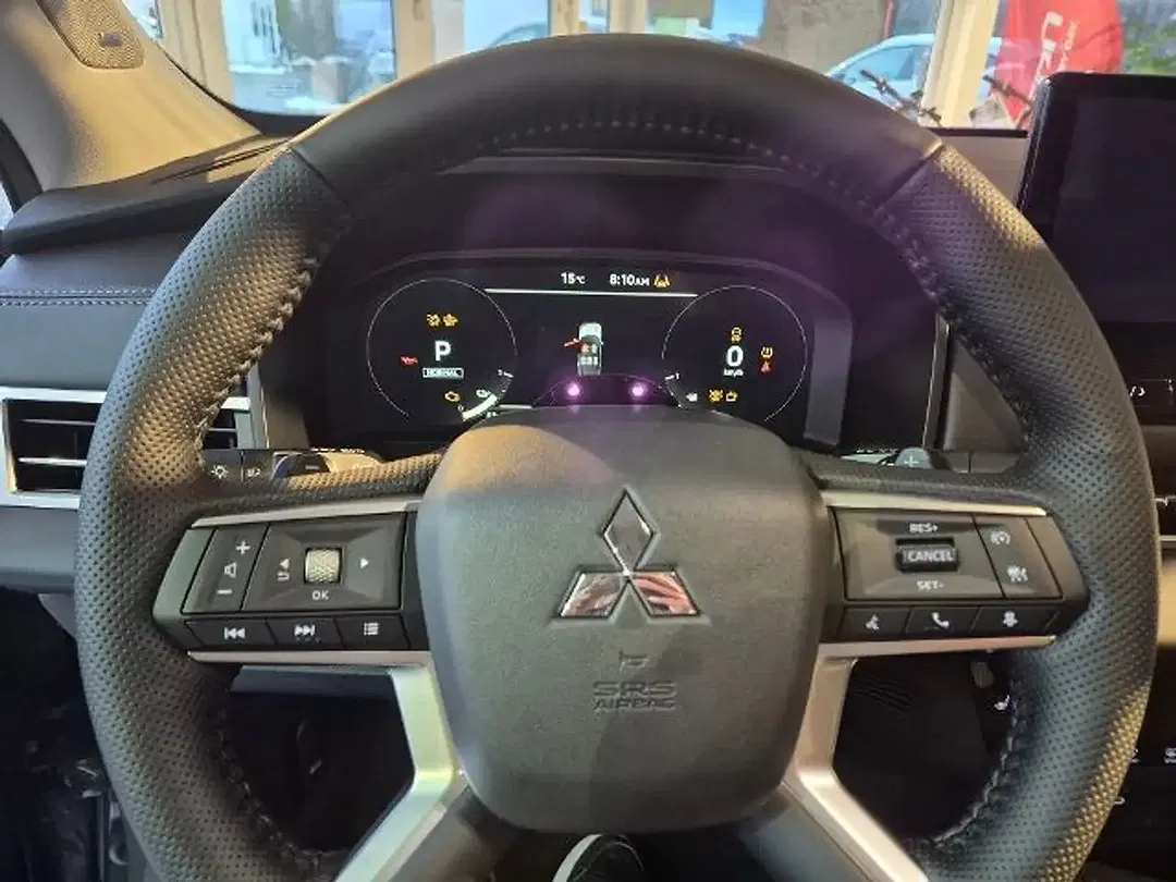 Mitsubishi Outlander - Thumbnail 13