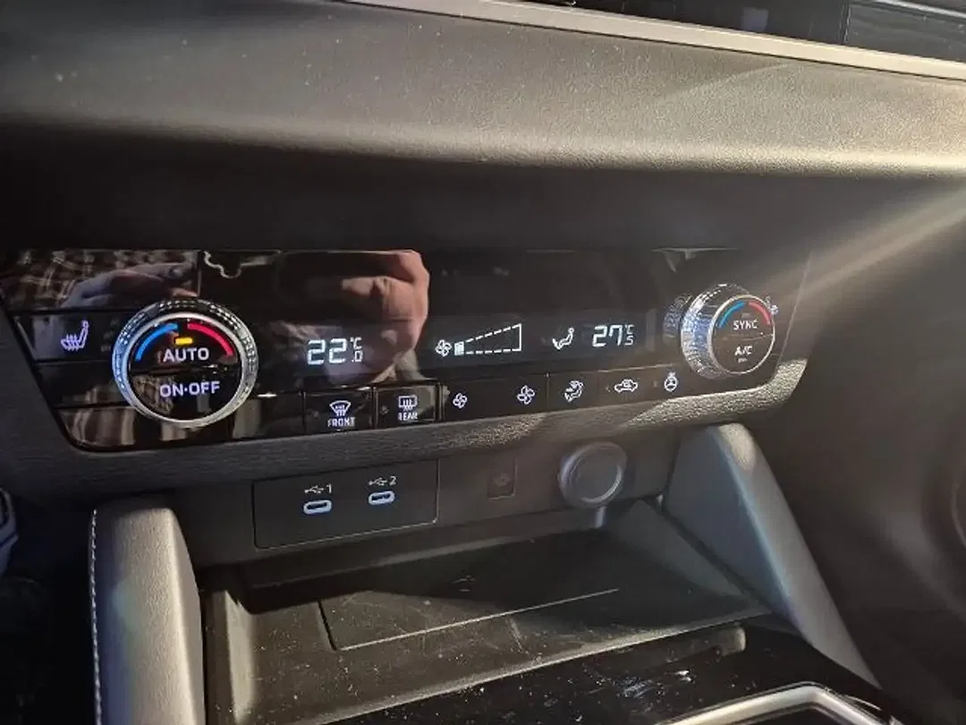 Mitsubishi Outlander - Thumbnail 16