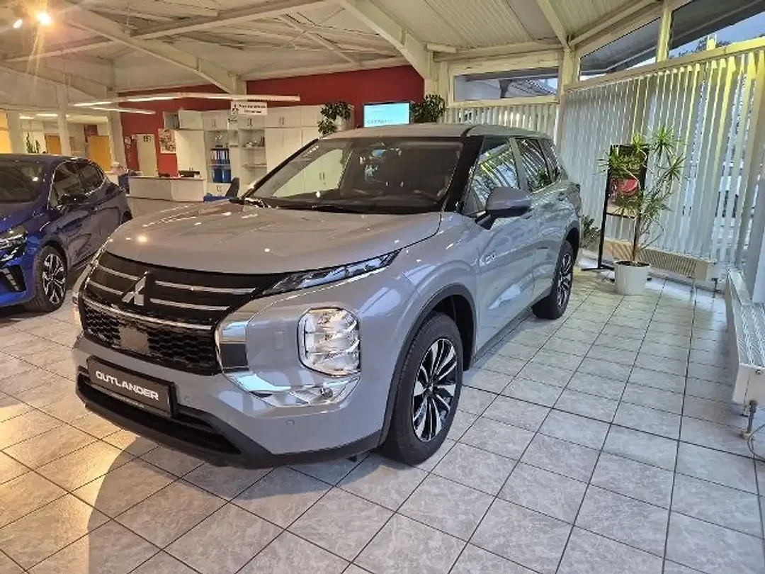 Mitsubishi Outlander - Thumbnail 5