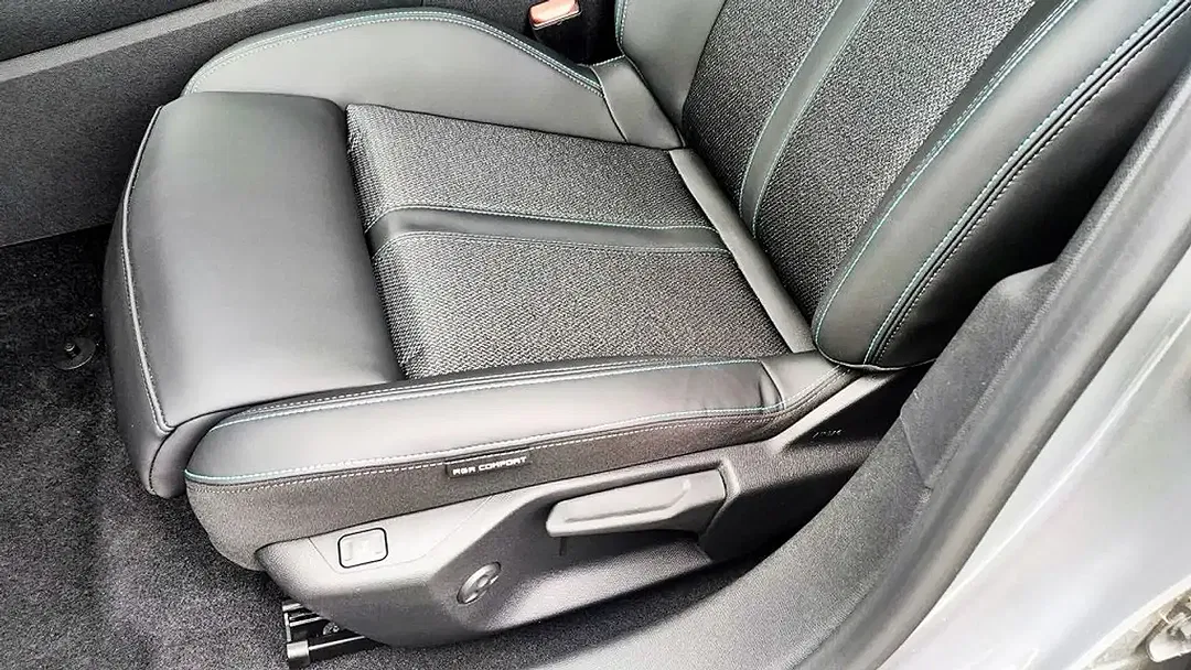 Peugeot 308 - Thumbnail 6