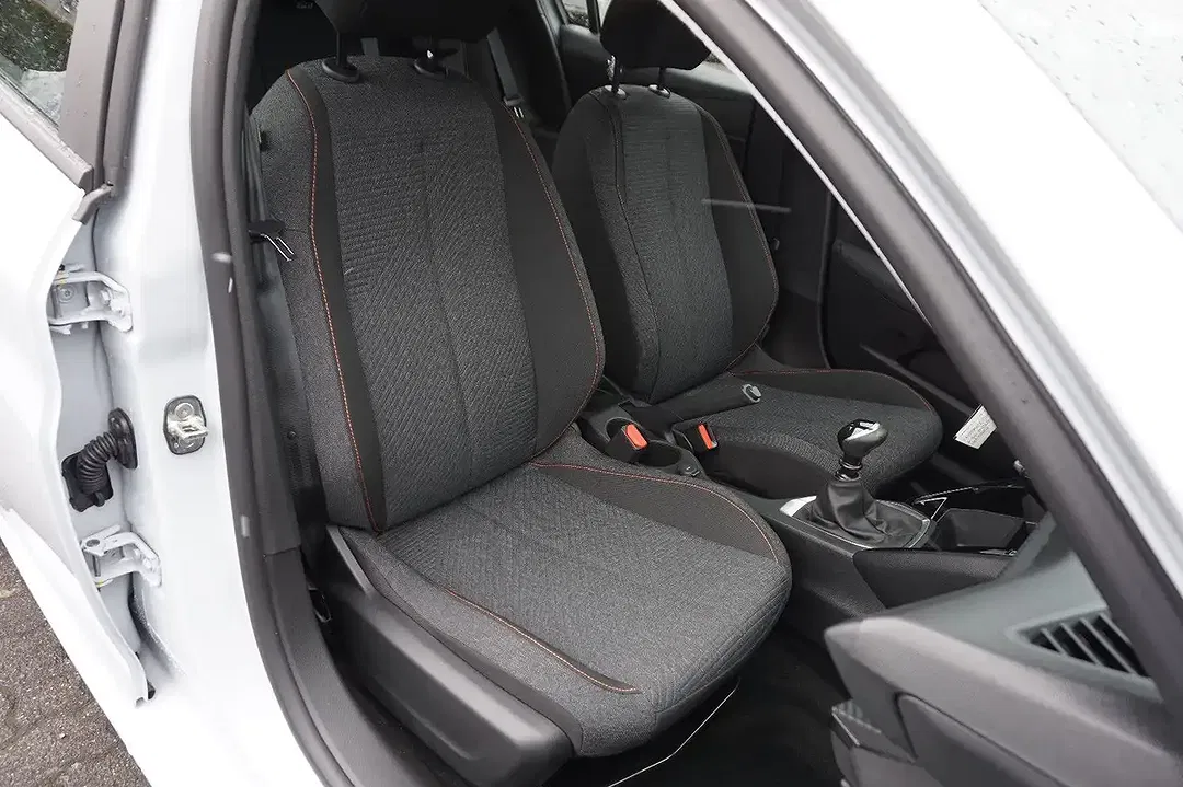 Peugeot 208 - Thumbnail 13