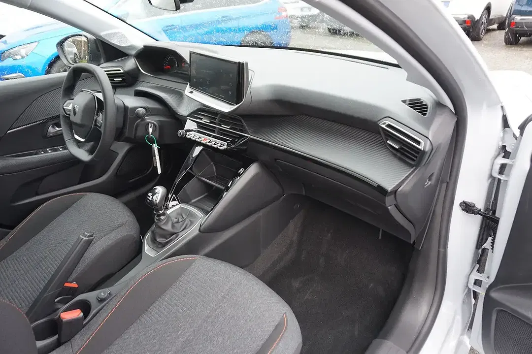 Peugeot 208 - Thumbnail 14