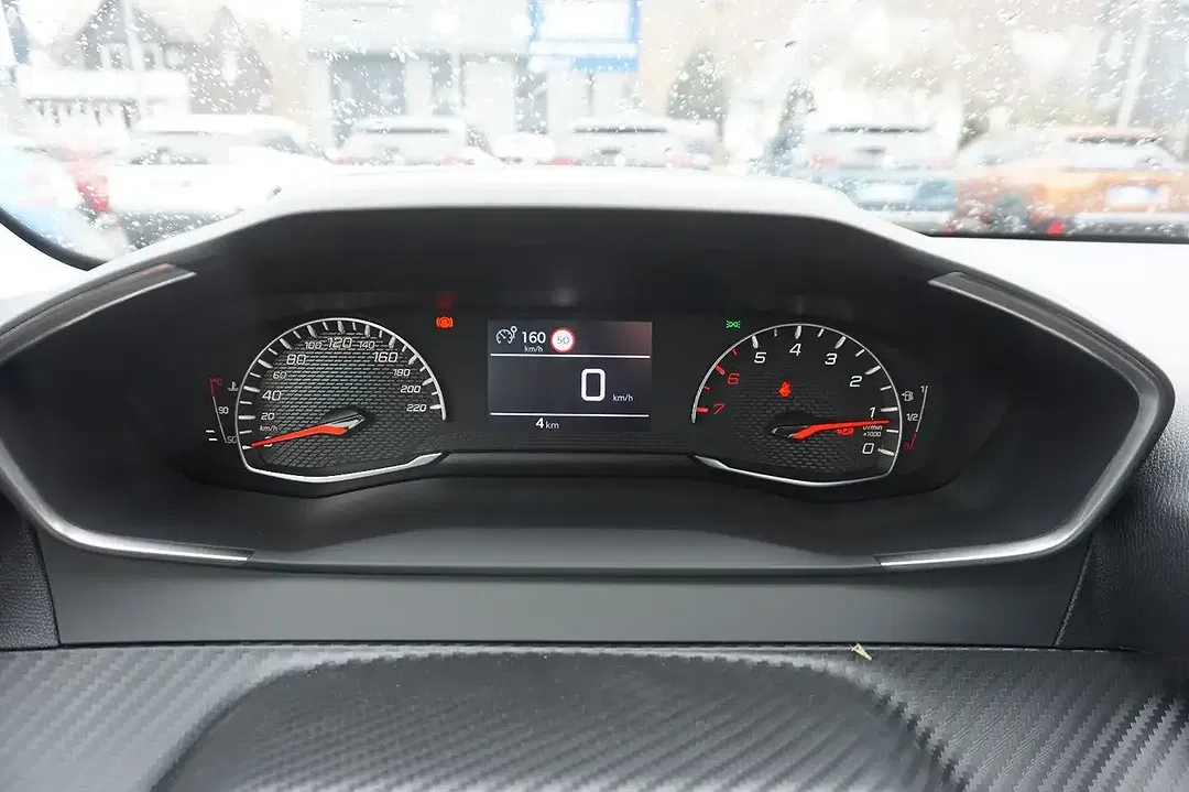 Peugeot 208 - Thumbnail 15