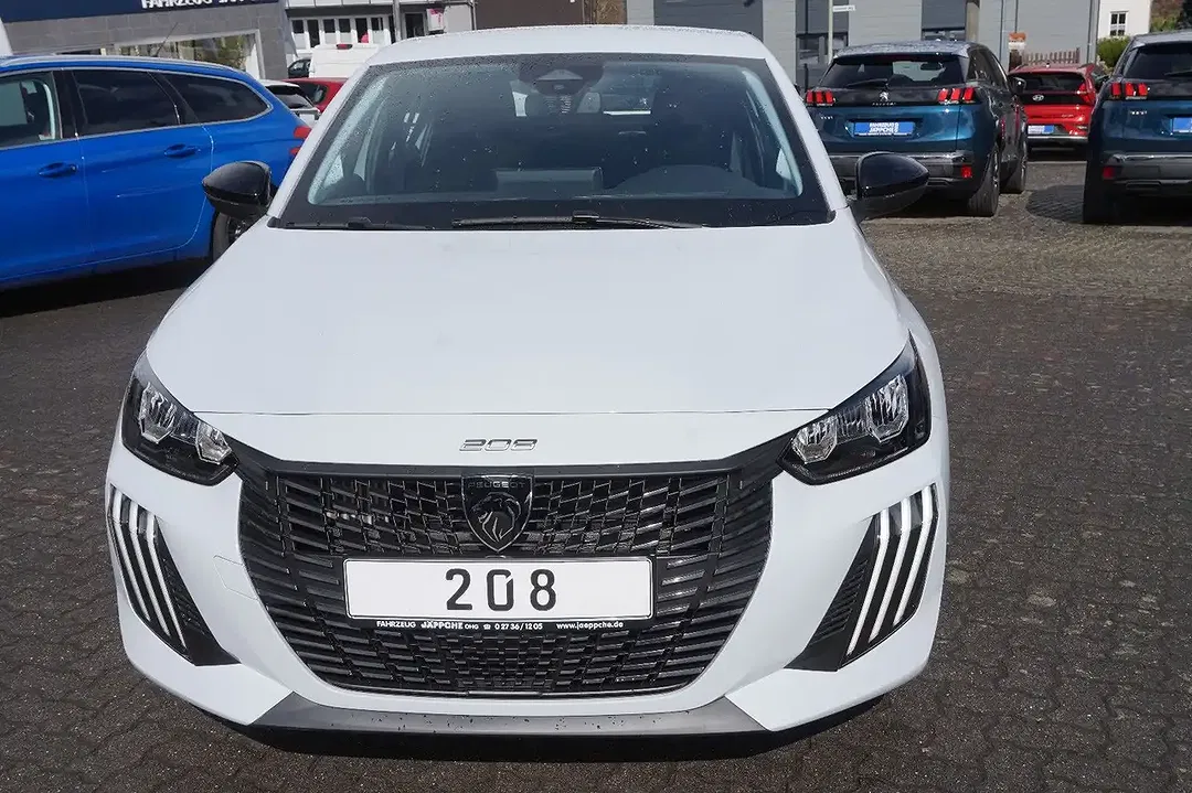 Peugeot 208 - Thumbnail 2