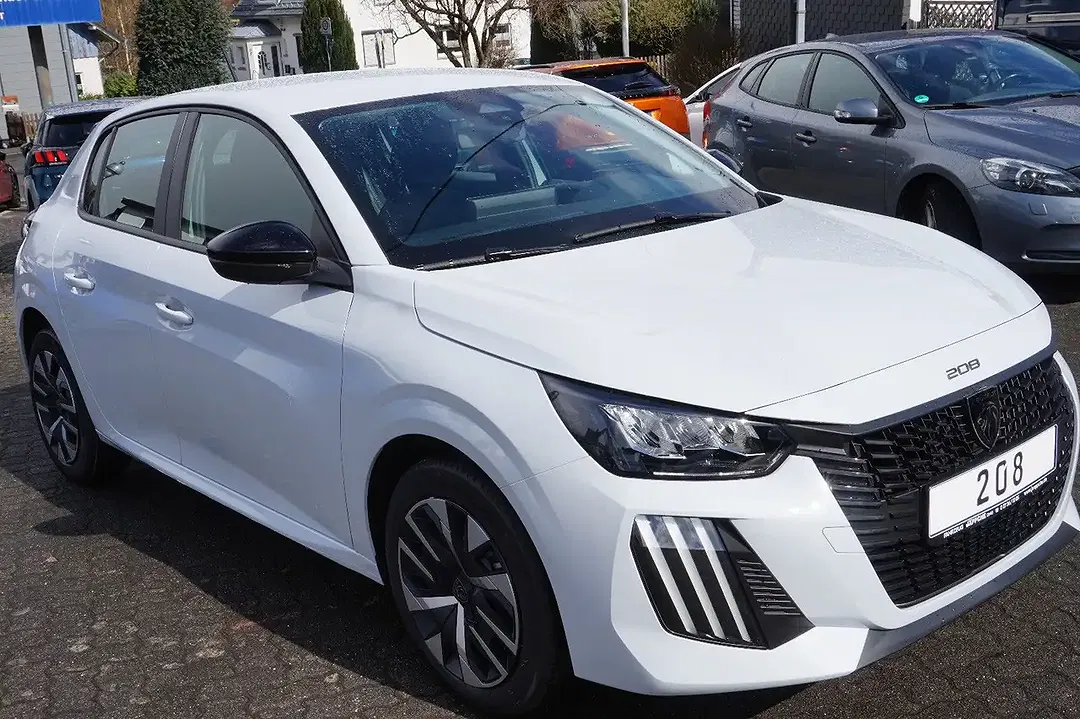 Peugeot 208 - Thumbnail 3