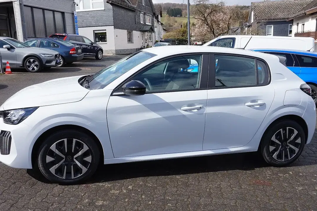Peugeot 208 - Thumbnail 5