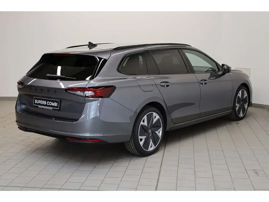 Skoda Superb - Thumbnail 3