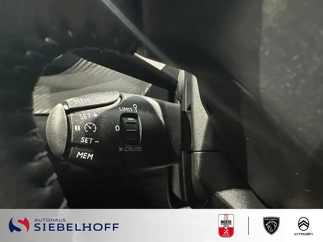 Peugeot 208 - Thumbnail 12