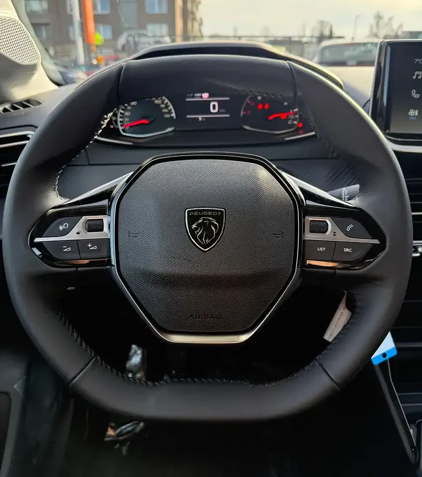 Peugeot 208 - Thumbnail 13