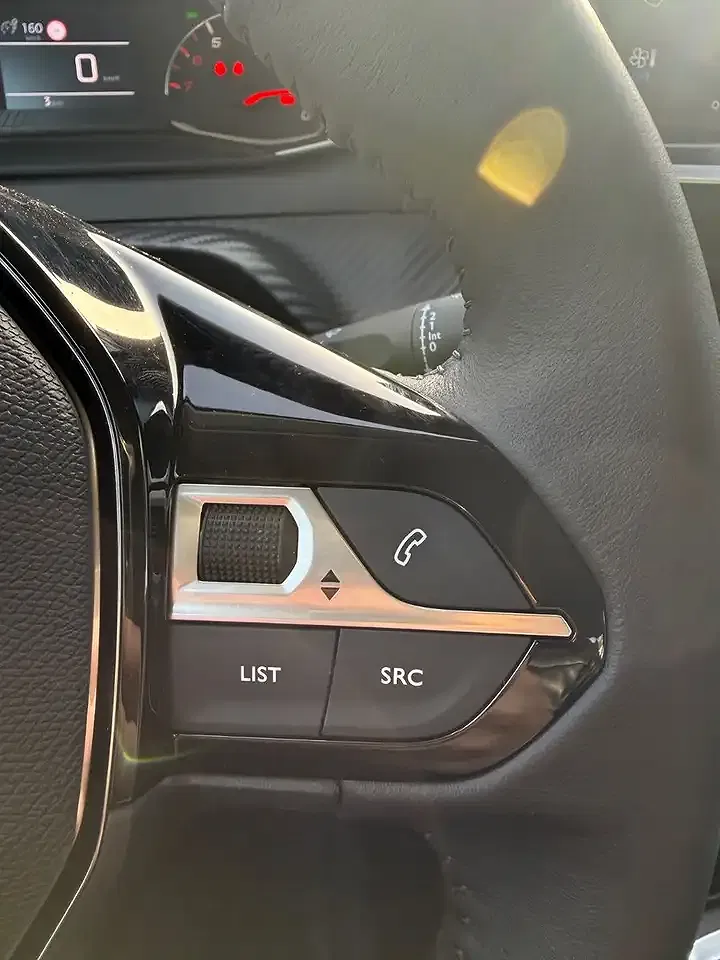 Peugeot 208 - Thumbnail 15